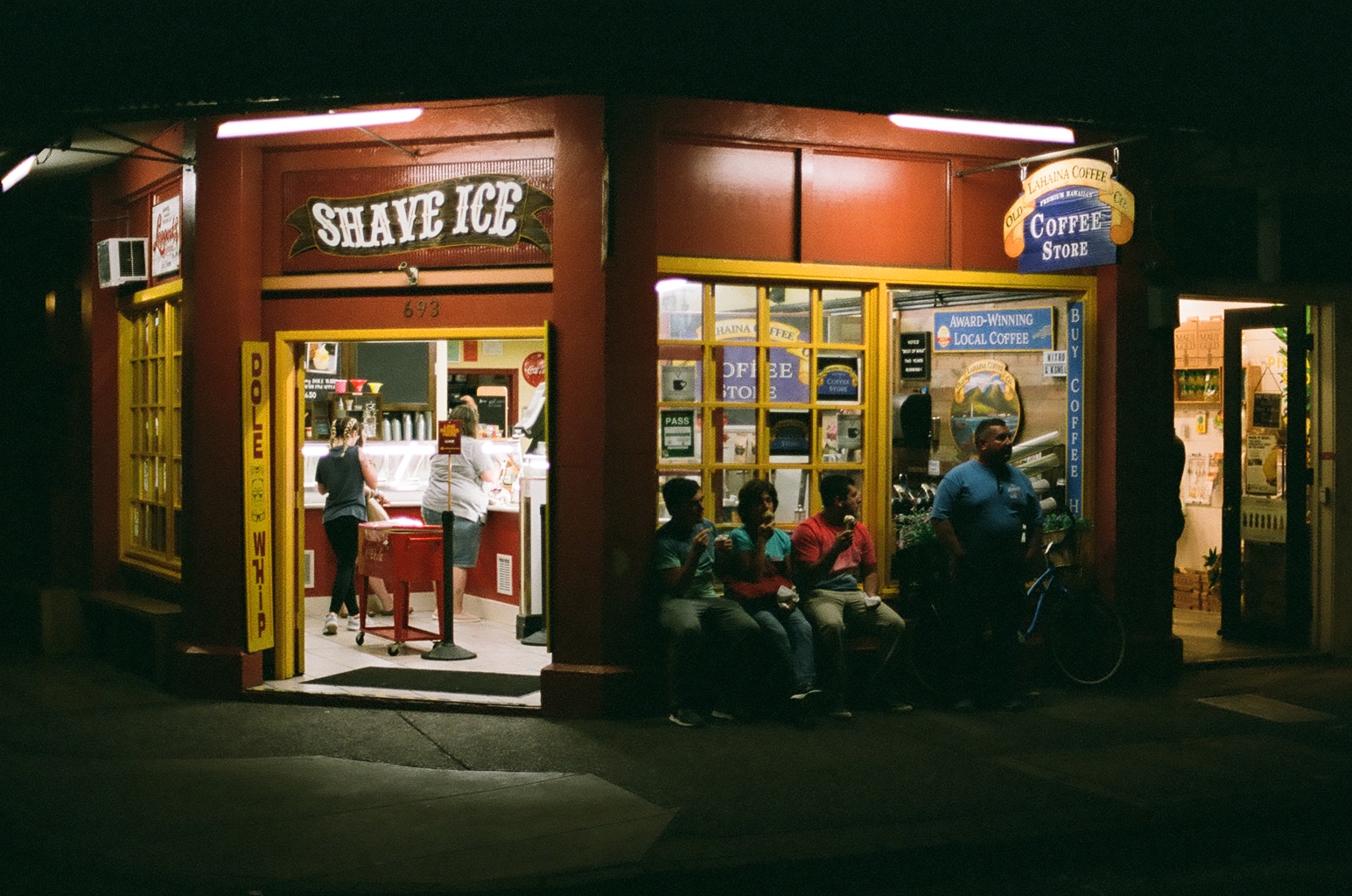 shave ice store in lahaina at night